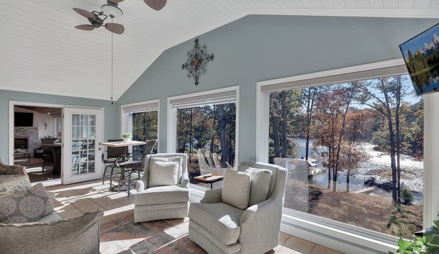 Beautiful Lake Hartwell Retreat w/Private Dock in Anderson