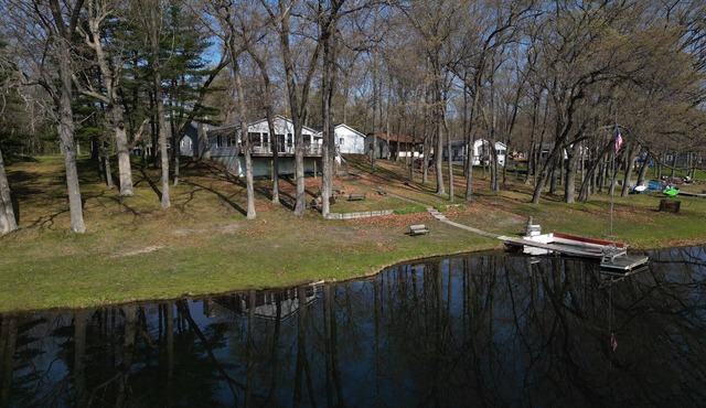 Beautiful Lake House & Spacious 4 BR
