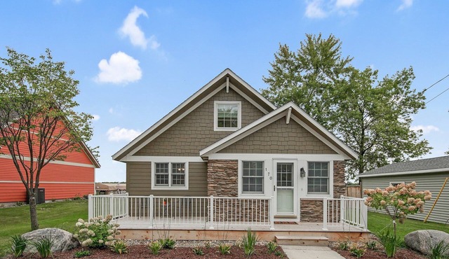 Beautiful Lake Home < 1 hour from the Twin Cities