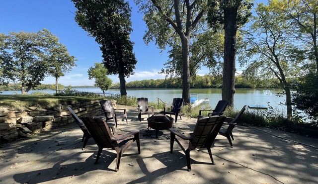 Beautiful lake home in a quiet neighborhood