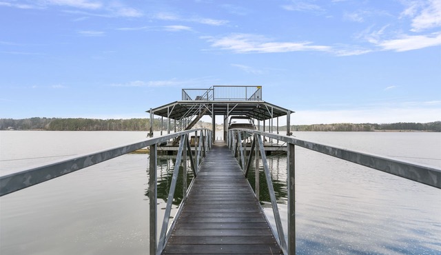 Beautiful Lake Home, Private 2 story dock