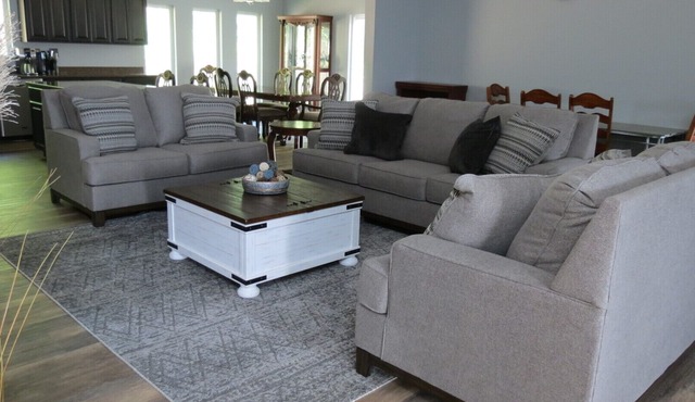 Beautiful Lake Home - Resort/Marina amenitiesnSleeps 13 - 4 bedroom 3 bathroom