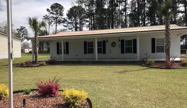 Beautiful lake home to make your family vacation extra special!