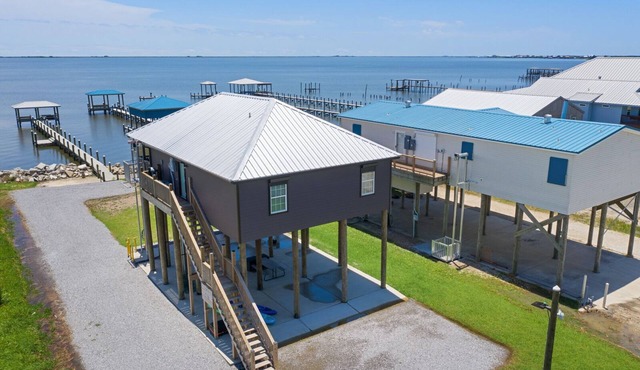 Beautiful Lake House w/Private Pier & Dock, Kayaks, Fishing + Crabbing Gear