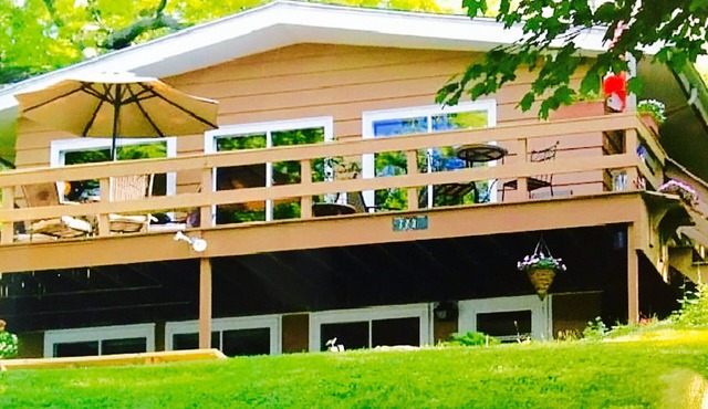 Beautiful Lake House Located on the Southern Shore.