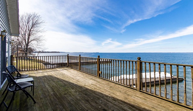 Beautiful Lake House on Lake Ontario