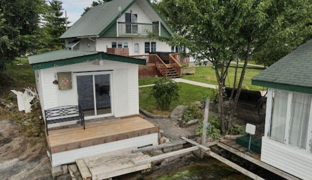 Beautiful lake house! (pet friendly)