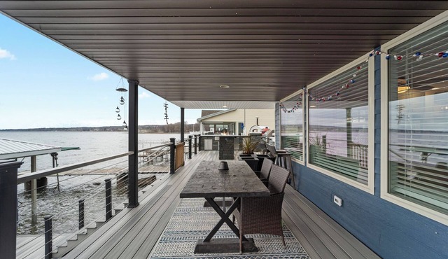 Beautiful lake house right on Cayuga Lake in Aurora NY