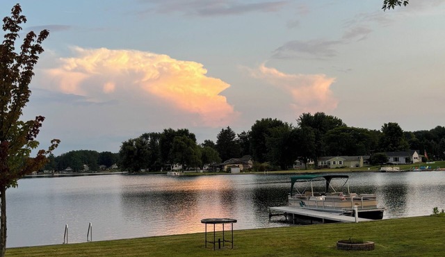 Beautiful Lake House Sleeps 8