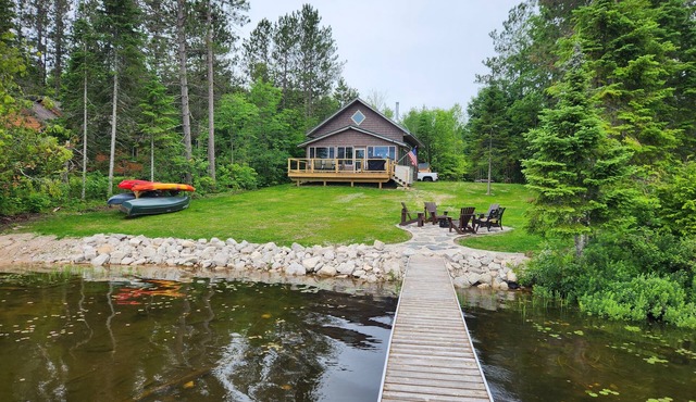 Beautiful Lake House With Outdoor Firepit and Great Fishing!