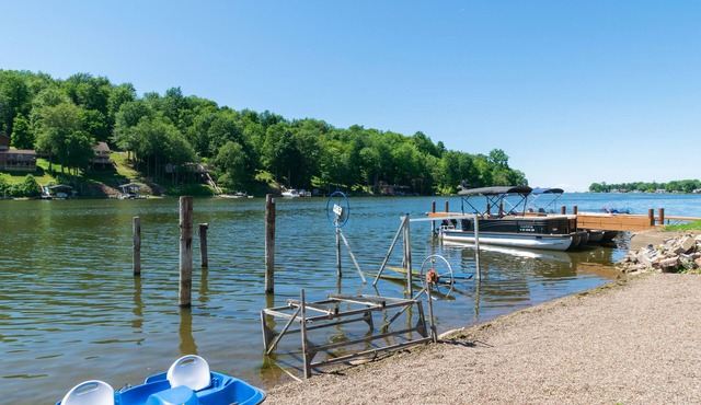Beautiful Lake House with Hot Tub!