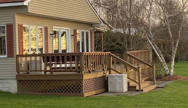 Beautiful Lake House with Large Yard on the Shore of Lake Ontario