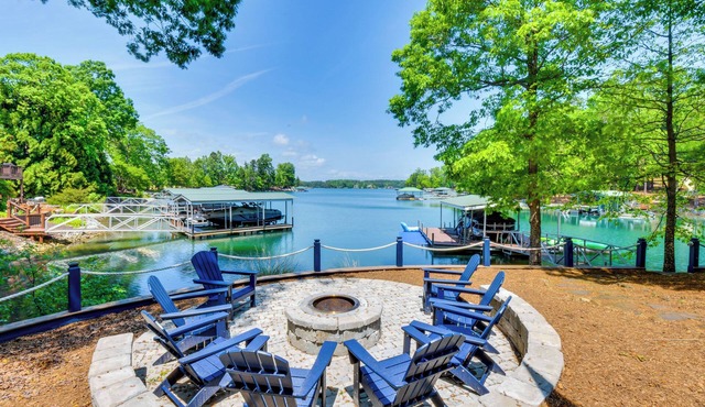 Beautiful Lake Keowee Home w/Boat Dock & Fire Pit