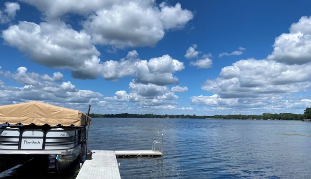 Beautiful Lake Manuella home, perfect for families! Relax, fish, swim, boat.