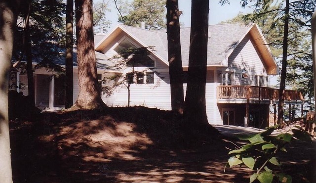 Beautiful Lake Michigan Beachfront Cottage