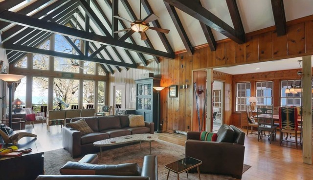Beautiful Lake Michigan Beach House Near Beach, 1h 15min from Chicago, Lake View