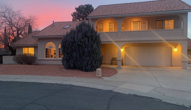 Beautiful Lake Powell Custom Vacation Home