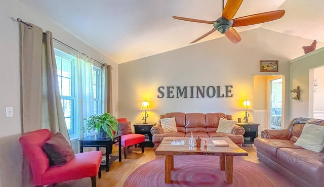 Beautiful Lake Seminole House. Boat house WIFI Kayaks No Clean Up Fees!