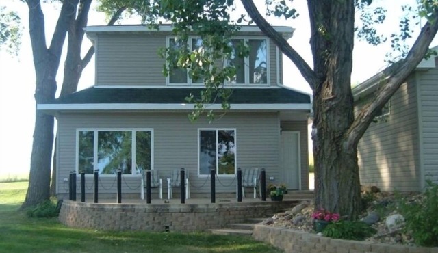 Beautiful Lake Shore Setting!