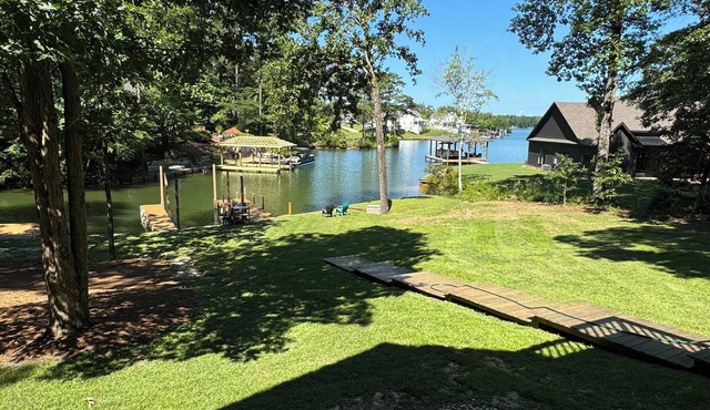 Beautiful lake space, privacy, canoe, kayaks, sunsets