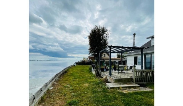 Beautiful Lake St Clair Cabin