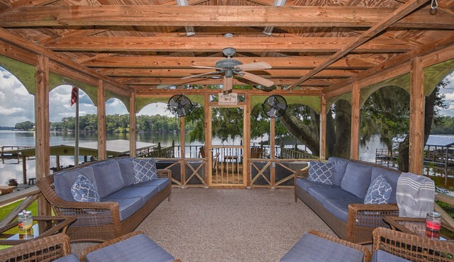 Beautiful Lake Talquin Home, with kayaks, great fishing, and at home amenities