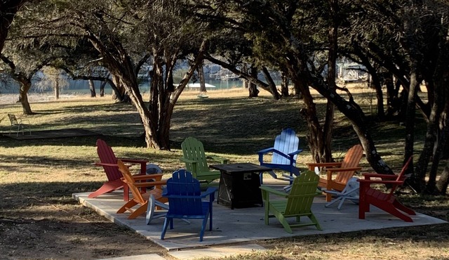 Beautiful Lake Travis plus 2 wooded acres close to Austin!