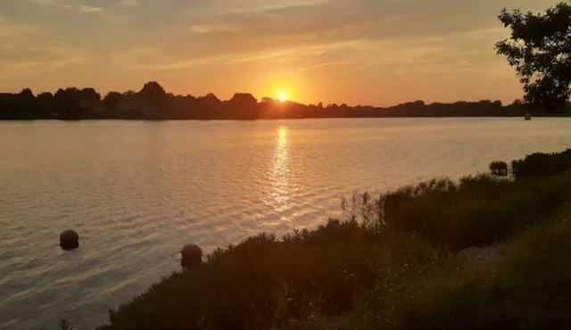 Beautiful Lake View! Spacious3/2 Monthly Special!