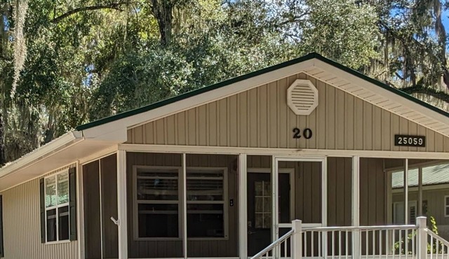 Beautiful lake view cottage! Perfect for watching spectacular sunsets!