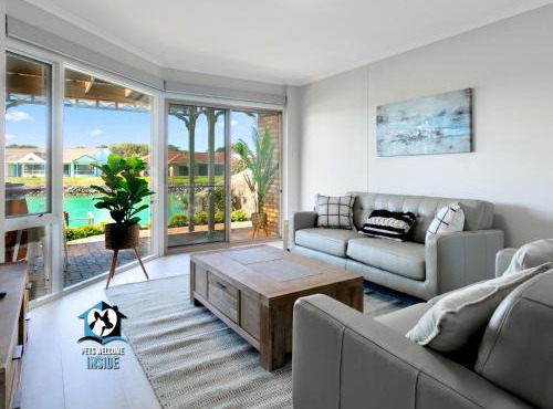 Beautiful Lake Views with Pontoon