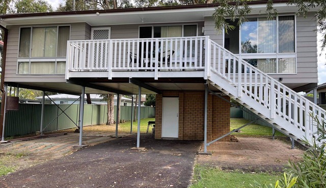 Beautiful Lake view cottage. Newly renovated. A few steps from lake