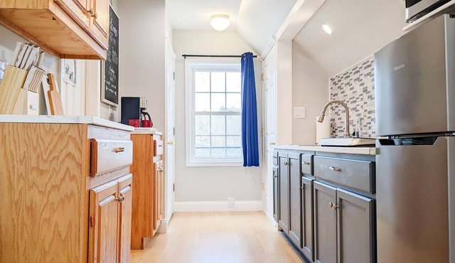 Beautiful Lake View Loft- 5 Min to LKN State Park!