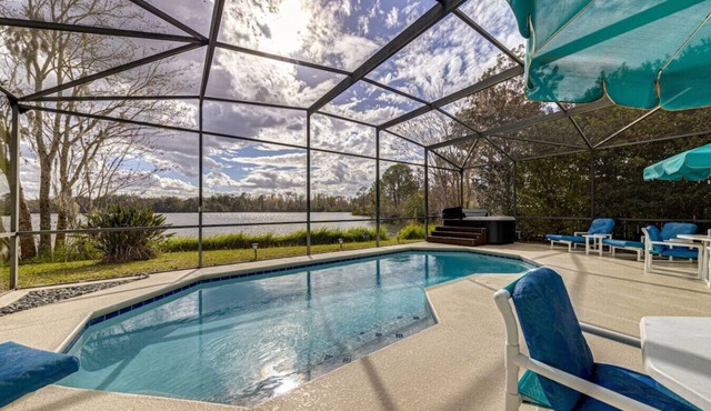 Beautiful Lake View Pool House Brand new Hot Tub