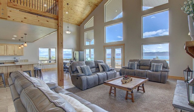 Beautiful Lake View - Sleeps 26+ - Hot Tub - Deck - Cabin