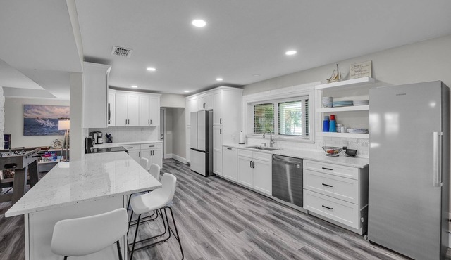 Beautiful Lake View Retreat Drivable To Theme Parks 3 Bedroom Home