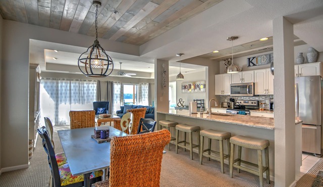 BEAUTIFUL LAKE VIEW & JUST STEPS FROM THE POOL, 3BD/3BA CONDO W/12X40 BOAT SLIP