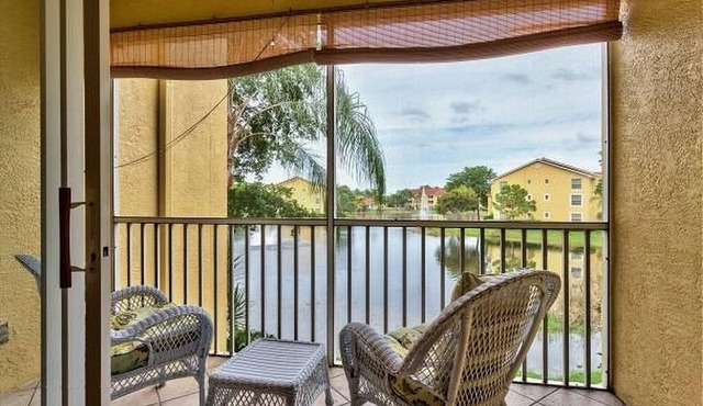 BEAUTIFUL LAKE VIEWS IN THIS COZY COUPLE RETREAT! GREAT LOCATION!