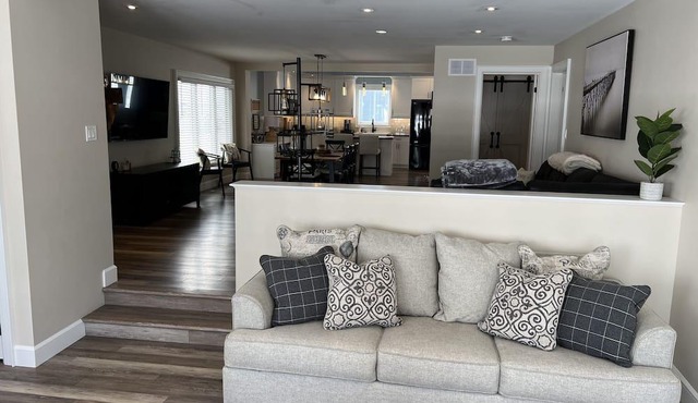 Beautiful Lakefront Home!