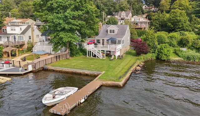 Beautiful Lakefront Home with Amazing Lake Views. Dog Friendly!