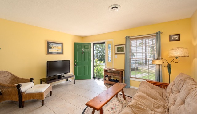 Beautiful Lakefront Condo - Pets OK, Fishing, Kayaking, Amazing Sunsets, Quiet