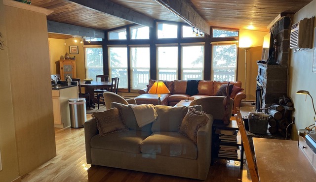 Beautiful lakefront cottage 1 hr North of Winnipeg