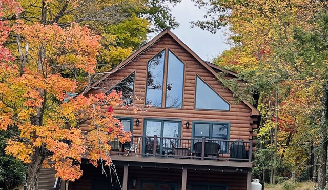 Beautiful Lakefront Custom Log Home-Ski weekends-early CI late C out. ?