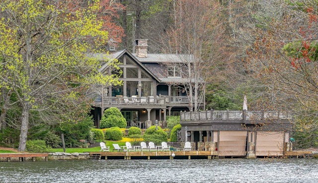 Beautiful lakefront home nestled into a cove
