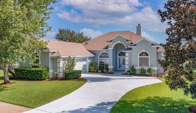 Beautiful Lakefront -10 min to the beach & town center