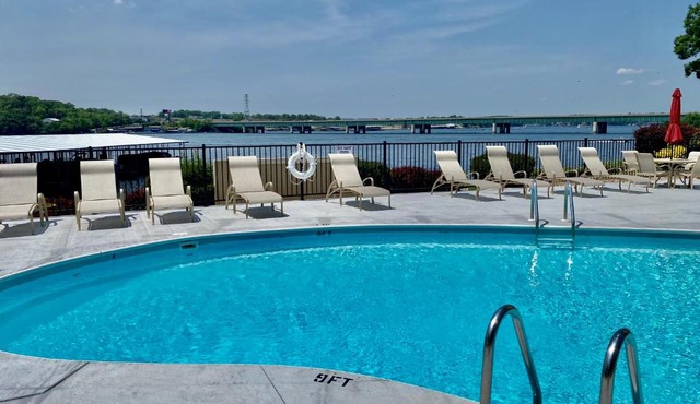 Beautiful Lakefront 3br Private Condo