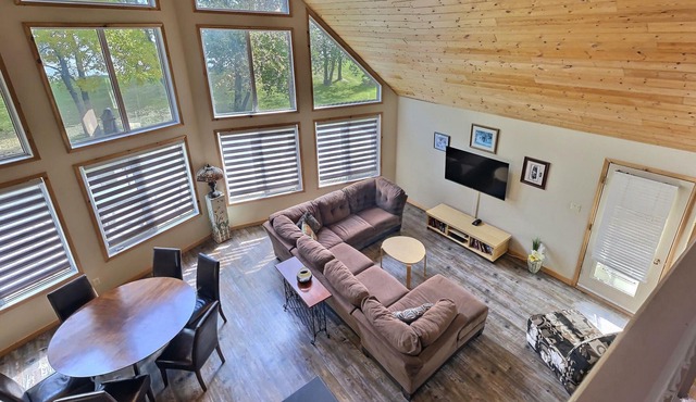 Beautiful Lakefront "A" Frame With Hot Tub, 2 for 3 Nights Jan/Feb Weekends!