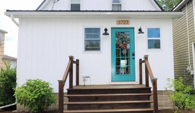 Beautiful lakefront cottage on Chautauqua Lake in a quiet setting!