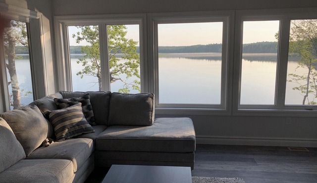 Beautiful Lakefront Home with 5 Bed/3 Baths, WiFi, tons of amenities!