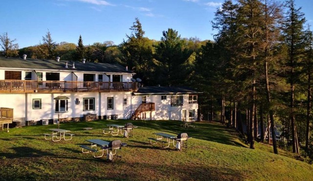 Beautiful Lakefront Inn Suites