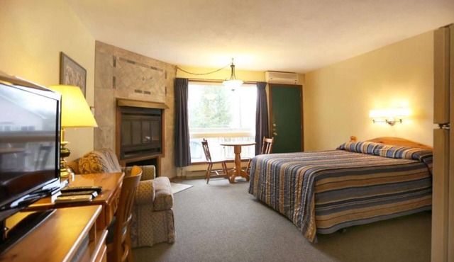 Beautiful Lakefront Inn Suites